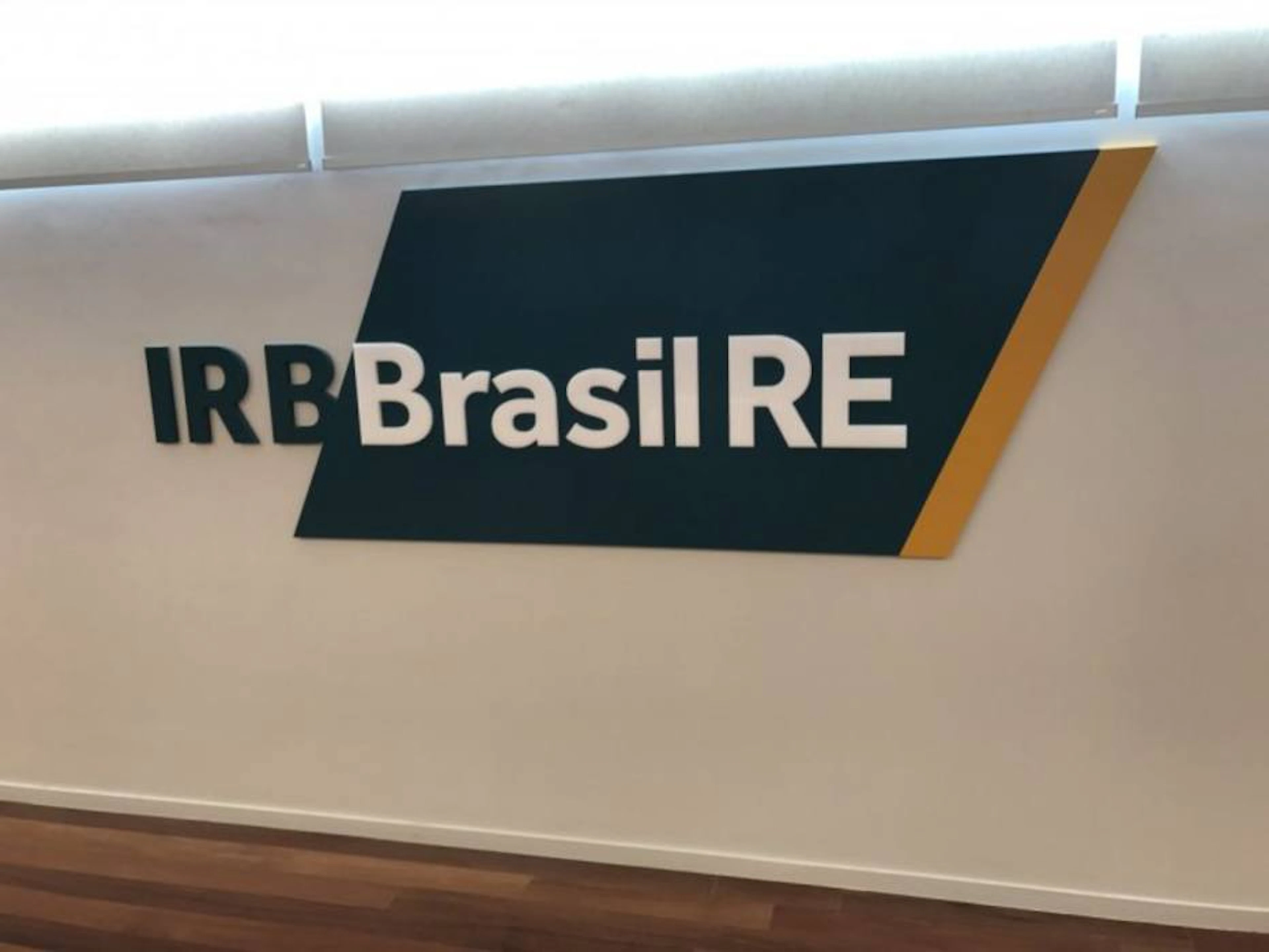 Capa de IRB Brasil